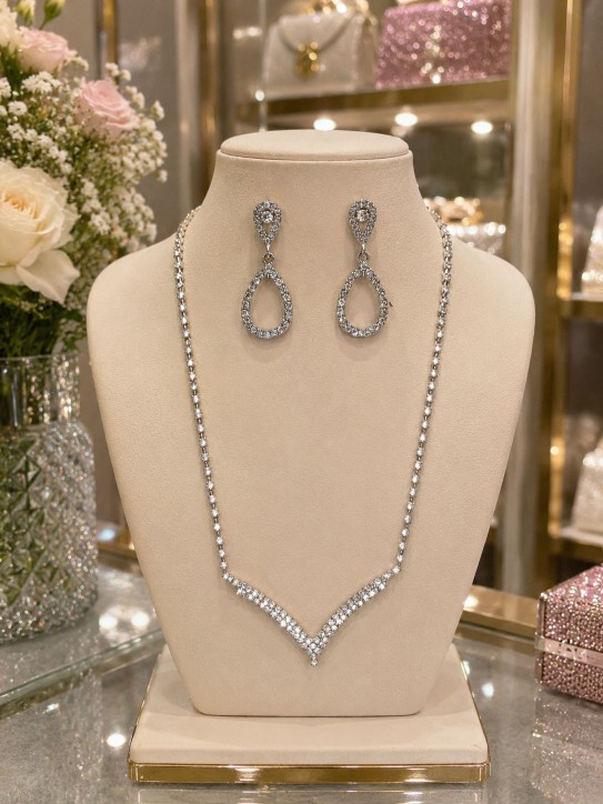 VENTA DE CONJUNTO DE COLLAR MAS AROS PLATEADOS