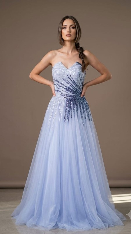 VESTIDO CELESTE CON PIEDRERIA  POMPOSO