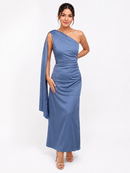 VESTIDO CELESTE SATINADO CON CAPA ASIMETRICO