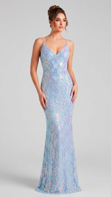 VESTIDO COLOR AZUL CIELO BORDADO DE PEDRERIA Y LENTEJUELAS