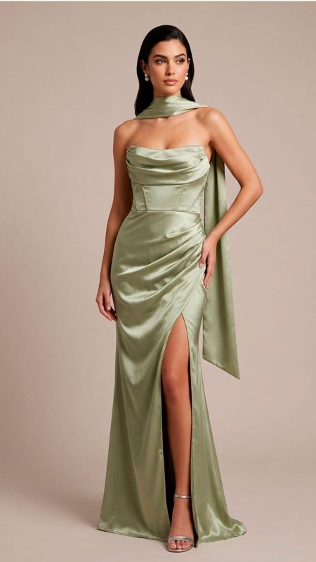 VESTIDO VERDE CLARO EN TELA SATINADA ESTRAPLE CON MASCADA