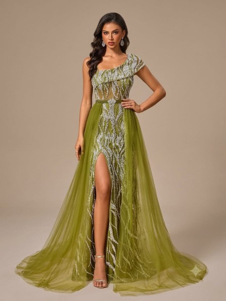 vestido verde oliva asimetrico con canutillo y tull atras