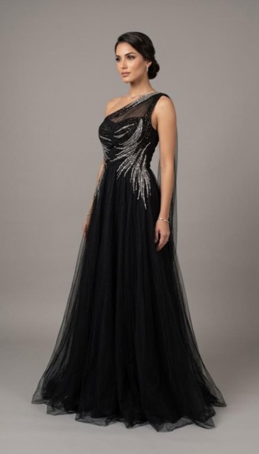 VESTIDO NEGRO  CON BRILLOS POMPOSO