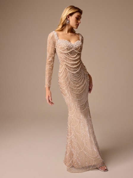 VESTIDO BEIGE CON PERLAS Y MANGAS LARGAS